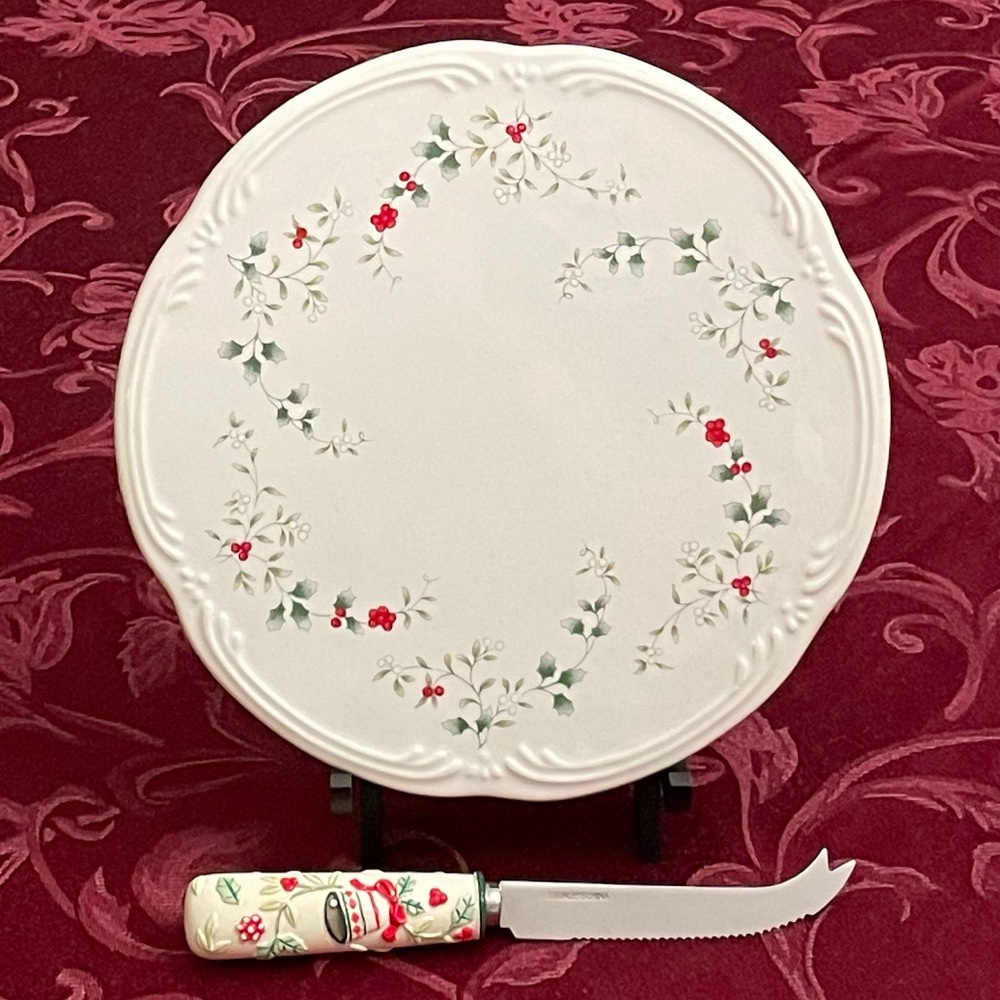 Pfaltzgraff Winterberry Cheese Tray with Sculpted Slicer NIB
